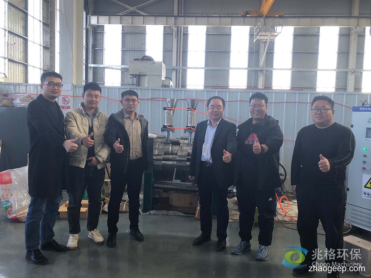 兆格環(huán)保全自動液壓榨油機 歡迎江南大學(xué)團來廠參觀考察